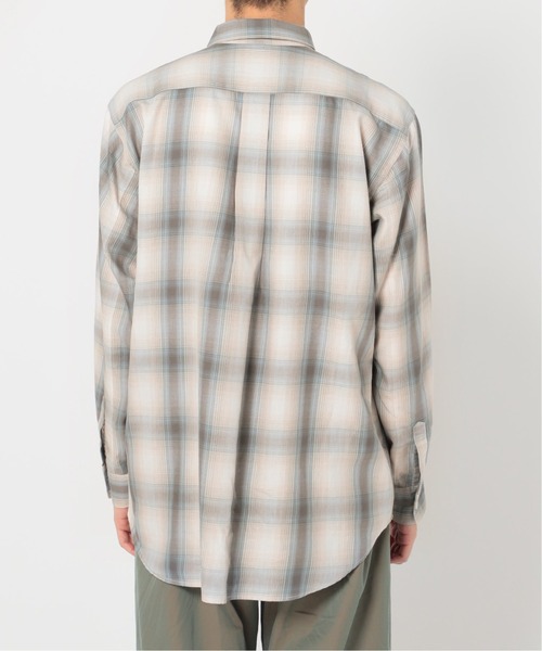 417 EDIFICE（フォーワンセブンエディフィス）の「【ESSENTIAL / エッセンシャル】 オンブレーレギュラーシャツ（シャツ/ブラウス・メンズ・ベージュ/カーキ/グリーン・SMALL/MEDIUM/LARGE）」の7枚目の写真