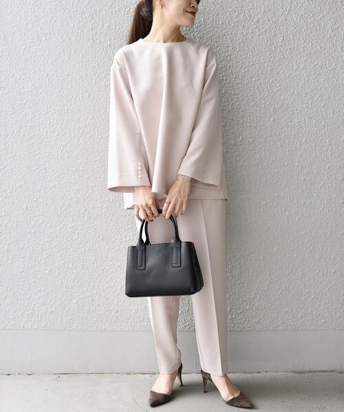 SHIPS（シップス）の「〈手洗い可能〉パールモチーフボタンクルーネックブラウス◆（シャツ/ブラウス・レディース・ベージュ/ネイビー・36/38）」の11枚目の写真