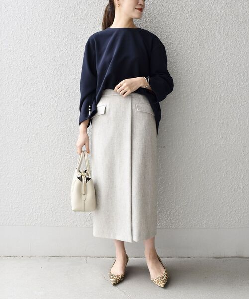 SHIPS（シップス）の「〈手洗い可能〉パールモチーフボタンクルーネックブラウス◆（シャツ/ブラウス・レディース・ベージュ/ネイビー・36/38）」の12枚目の写真