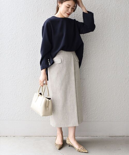 SHIPS（シップス）の「〈手洗い可能〉パールモチーフボタンクルーネックブラウス◆（シャツ/ブラウス・レディース・ベージュ/ネイビー・36/38）」の7枚目の写真