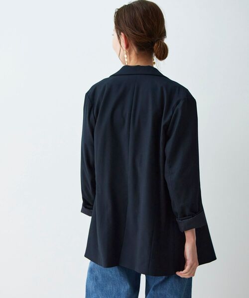 le.coeur blanc(ルクールブラン)の「ピークドカラーダブルブレストジャケット(テーラードジャケット・レディース・グレイッシュベージュ/ネイビー・38)」の7枚目の写真