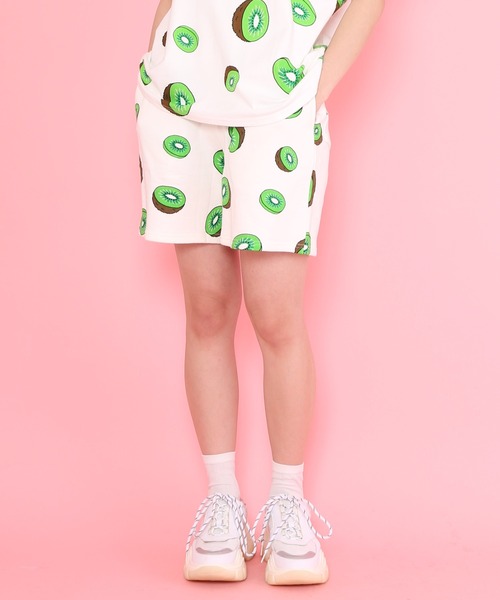PUNYUS(プニュズ)の「フード総柄スウェットショーパン(TOMATO・KIWI・RENNYU)(スウェットパンツ・レディース・レッド/ブルー/グリーン・1/2/4/3)」の2枚目の写真