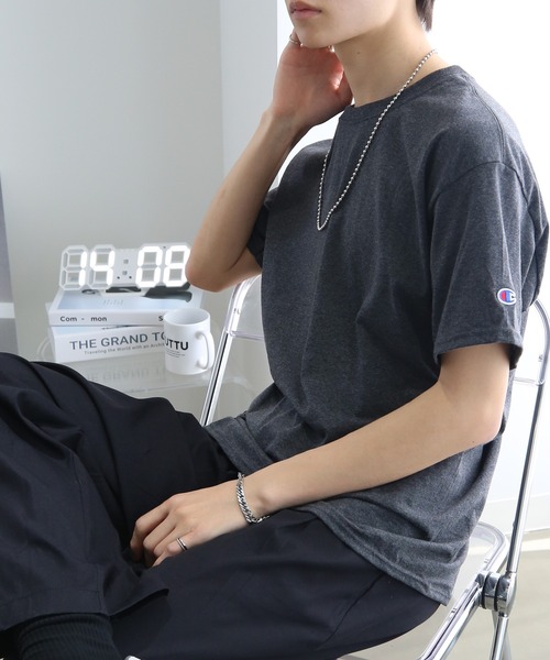 Champion(チャンピオン)の「Champion/チャンピオン 無地 ベーシック ビックシルエット Tシャツ(Tシャツ/カットソー・メンズ・ホワイト/チャコールグレー/ブラック/ダークグリーン/ネイビー/ヘザーグレー/マルーン・S/M/L/XL/XXL)」の3枚目の写真