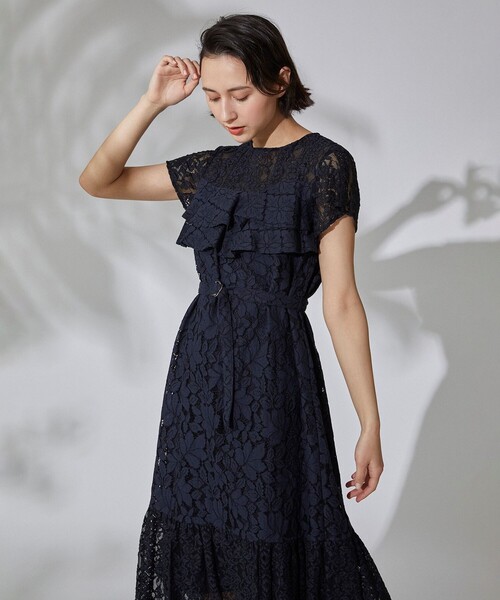 GRACE CONTINENTAL(グレースコンチネンタル)の「レースコンビティアードワンピース(ワンピース・レディース・ライトグリーン/ネイビー・36/38)」の2枚目の写真