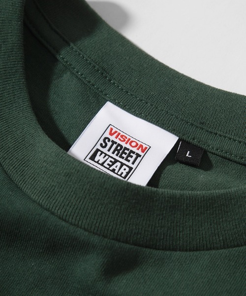 VISION STREET WEAR（ヴィジョンストリートウェア）の「【VISION STREET  WEAR/ヴィジョンストリートウェア】ビッグシルエット ランダムブランドステッカー バックプリントTシャツ/半袖Tシャツ（Tシャツ/カットソー・メンズ・ホワイト/グリーン/マスタード/スミクロ・M/L/XL）」の12枚目の写真