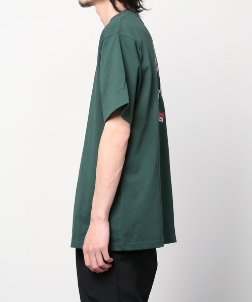 VISION STREET WEAR（ヴィジョンストリートウェア）の「【VISION STREET  WEAR/ヴィジョンストリートウェア】ビッグシルエット ランダムブランドステッカー バックプリントTシャツ/半袖Tシャツ（Tシャツ/カットソー・メンズ・ホワイト/グリーン/マスタード/スミクロ・M/L/XL）」の10枚目の写真
