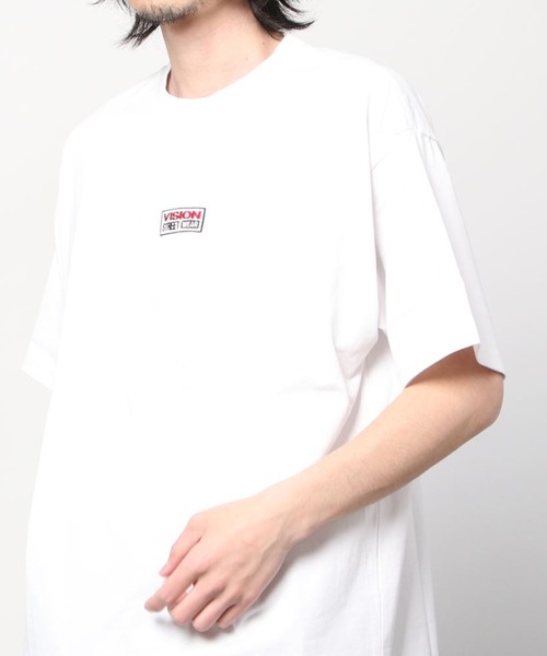 VISION STREET WEAR（ヴィジョンストリートウェア）の「【VISION STREET  WEAR/ヴィジョンストリートウェア】ビッグシルエット ランダムブランドステッカー バックプリントTシャツ/半袖Tシャツ（Tシャツ/カットソー・メンズ・ホワイト/グリーン/マスタード/スミクロ・M/L/XL）」の13枚目の写真