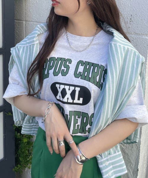 WEGO（ウィゴー）の「WEGO/ヘビーウエイト カレッジロゴBIGT（Tシャツ/カットソー・メンズ・ダークグリーン/オレンジ/ブルー/オートミール/グレー系その他/パープル系その他/ネイビー/ホワイト・MEDIUM/LARGE）」の3枚目の写真