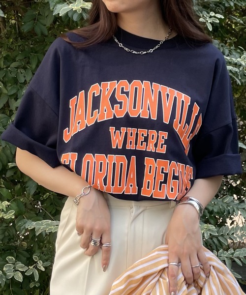 WEGO（ウィゴー）の「WEGO/ヘビーウエイト カレッジロゴBIGT（Tシャツ/カットソー・メンズ・ダークグリーン/オレンジ/ブルー/オートミール/グレー系その他/パープル系その他/ネイビー/ホワイト・MEDIUM/LARGE）」の5枚目の写真