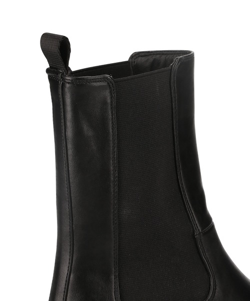 ADAM ET ROPE'（アダムエロペ）の「【WEB限定・晴雨兼用】ミドル丈ラグソールサイドゴアブーツ（ブーツ・レディース・ブラック/キナリ・23.5cm/23.0cm/24.0cm/24.5cm）」の21枚目の写真
