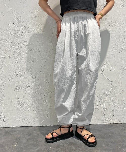 apres jour mignon(アプレジュールミニョン)の「ナイロンジョガーパンツ【ZOZOTOWN限定アイテム】(その他パンツ・レディース・オフホワイト/ピンク/イエロー・フリー/X-LARGE)」の6枚目の写真