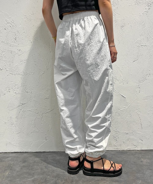 apres jour mignon(アプレジュールミニョン)の「ナイロンジョガーパンツ【ZOZOTOWN限定アイテム】(その他パンツ・レディース・オフホワイト/ピンク/イエロー・フリー/X-LARGE)」の8枚目の写真