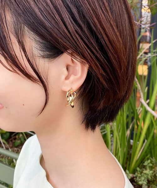 OPAQUE.CLIP（オペークドットクリップ）の「◆変形ラインフープ（ピアス（両耳用）・レディース・ゴールド/シルバー・00）」の3枚目の写真