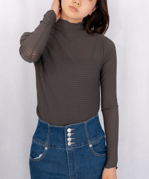 Loco Ocean(ロコオーシャン)の「チェックエンボスシアーハイネックトップス(Tシャツ/カットソー・レディース・グレー・M/L/XL)」の5枚目の写真