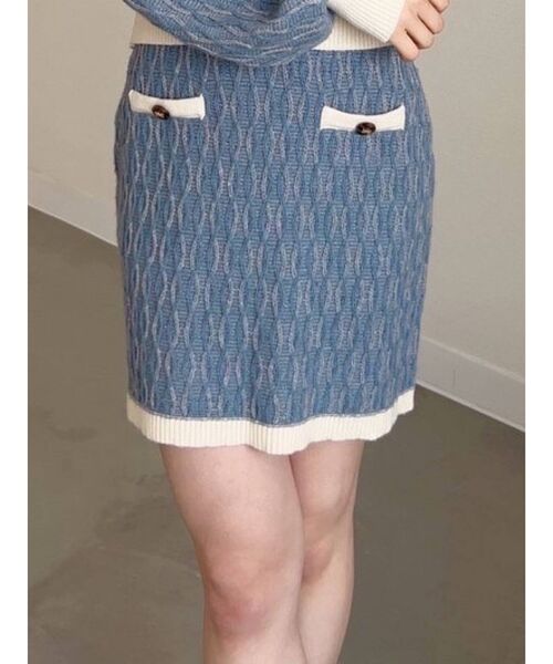 RESEXXY（リゼクシー）の「バイカラーニットミニスカート【セットアップ着用可能】（スカート・レディース・オフホワイト/ブラック/ピンク/ブルー・FREE）」の3枚目の写真