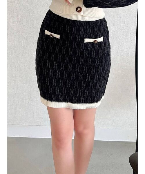 RESEXXY（リゼクシー）の「バイカラーニットミニスカート【セットアップ着用可能】（スカート・レディース・オフホワイト/ブラック/ピンク/ブルー・FREE）」の2枚目の写真