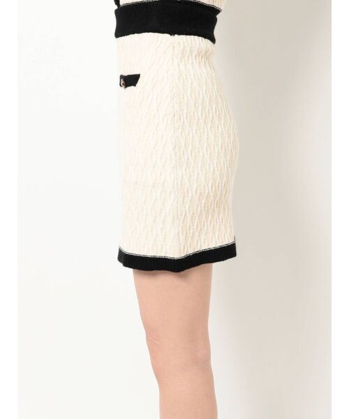 RESEXXY（リゼクシー）の「バイカラーニットミニスカート【セットアップ着用可能】（スカート・レディース・オフホワイト/ブラック/ピンク/ブルー・FREE）」の7枚目の写真