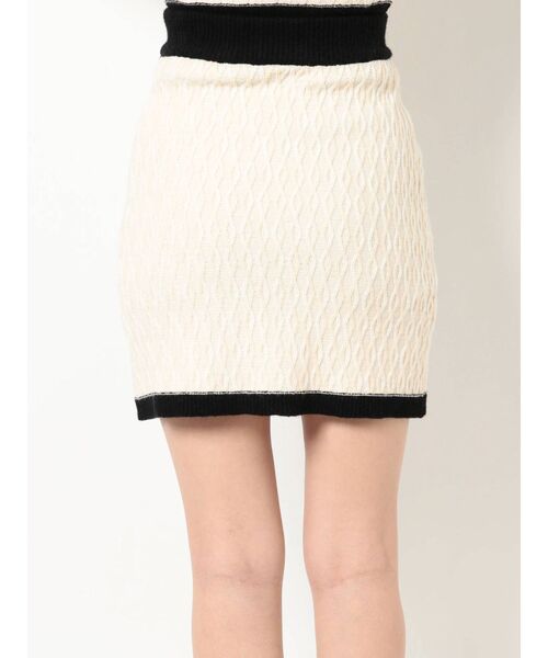RESEXXY（リゼクシー）の「バイカラーニットミニスカート【セットアップ着用可能】（スカート・レディース・オフホワイト/ブラック/ピンク/ブルー・FREE）」の22枚目の写真