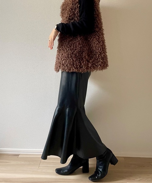 junoah（ジュノア）の「PUレザーフレアマーメイドスカート（スカート・レディース・ブラック/ブラウン/アイボリー・SMALL/MEDIUM/LARGE/X-LARGE）」の5枚目の写真