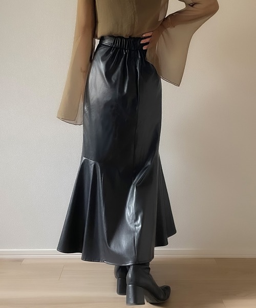 junoah（ジュノア）の「PUレザーフレアマーメイドスカート（スカート・レディース・ブラック/ブラウン/アイボリー・SMALL/MEDIUM/LARGE/X-LARGE）」の7枚目の写真