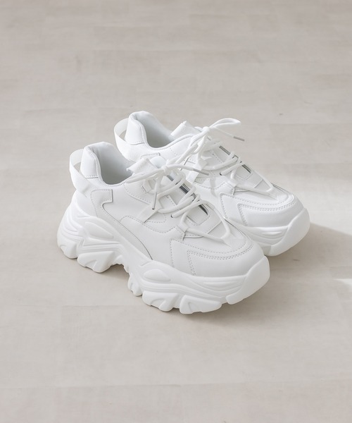 OLIVE des OLIVE（オリーブデオリーブ）の「ホワイト厚底スニーカー（スニーカー・レディース・ホワイト・SMALL/X-LARGE/LARGE/MEDIUM）」の2枚目の写真