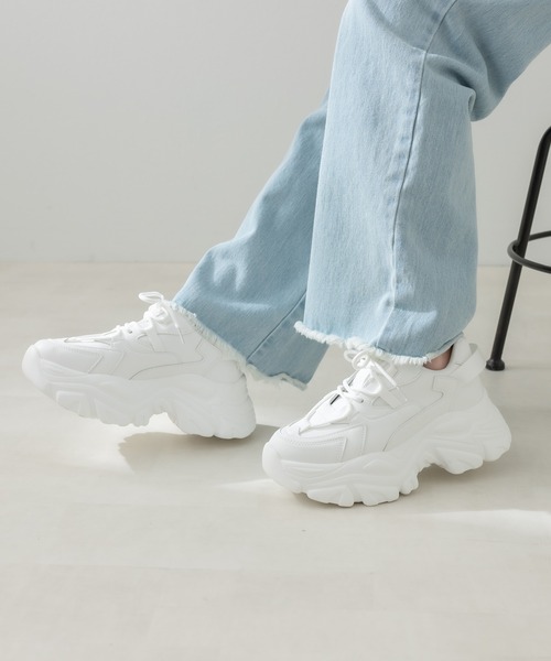 OLIVE des OLIVE（オリーブデオリーブ）の「ホワイト厚底スニーカー（スニーカー・レディース・ホワイト・SMALL/X-LARGE/LARGE/MEDIUM）」の6枚目の写真