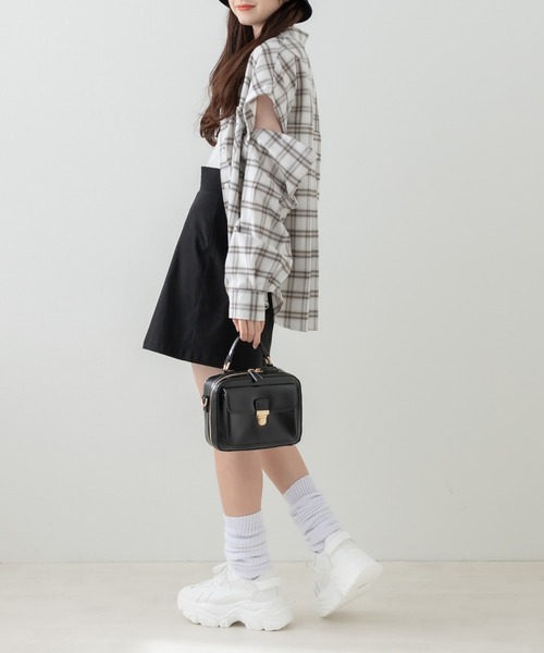 OLIVE des OLIVE（オリーブデオリーブ）の「ホワイト厚底スニーカー（スニーカー・レディース・ホワイト・SMALL/X-LARGE/LARGE/MEDIUM）」の4枚目の写真