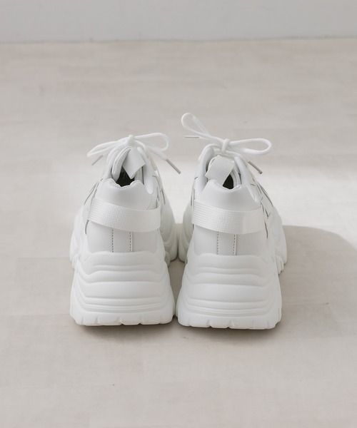 OLIVE des OLIVE（オリーブデオリーブ）の「ホワイト厚底スニーカー（スニーカー・レディース・ホワイト・SMALL/X-LARGE/LARGE/MEDIUM）」の10枚目の写真