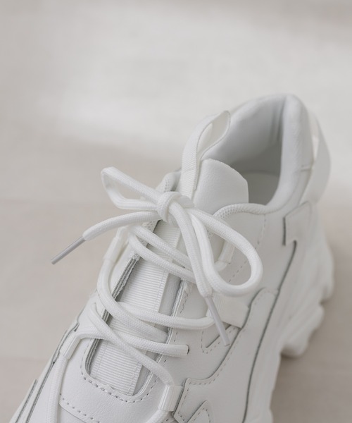 OLIVE des OLIVE（オリーブデオリーブ）の「ホワイト厚底スニーカー（スニーカー・レディース・ホワイト・SMALL/X-LARGE/LARGE/MEDIUM）」の12枚目の写真