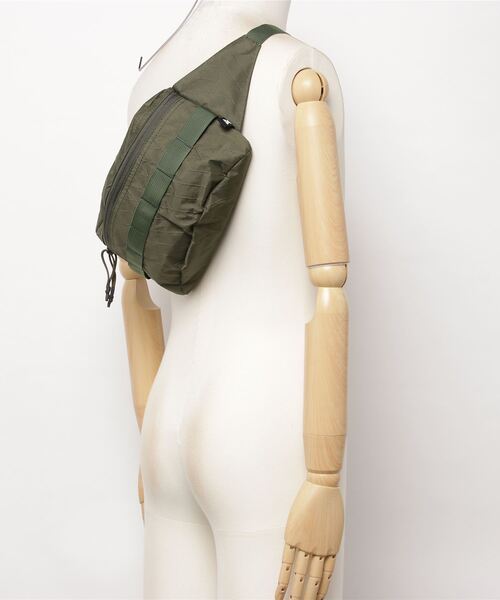 MAKAVELIC（マキャベリック）の「『MAKAVELIC』RICO SEPARATE WAIST POUCH BAG（ボディバッグ/ウエストポーチ・レディース・ブラック/グリーン・FREE）」の3枚目の写真