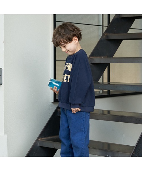 b・ROOM（ビールーム）の「【表コットン毛玉バイバイ】カレッジロゴプリントドルマンスエット（スウェット・キッズ・ベージュ/レンガ/ピンク/ブルーグレー/ネイビー/チャコール・150cm/100cm/130cm/140cm/110cm/120cm）」の16枚目の写真