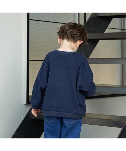 b・ROOM（ビールーム）の「【表コットン毛玉バイバイ】カレッジロゴプリントドルマンスエット（スウェット・キッズ・ベージュ/レンガ/ピンク/ブルーグレー/ネイビー/チャコール・150cm/100cm/130cm/140cm/110cm/120cm）」の17枚目の写真