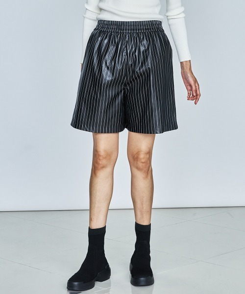 ESSENTIAL(エッセンシャル)の「フェイクレザーストライプハーフパンツ(その他パンツ・レディース・ブラック・38/36)」の10枚目の写真