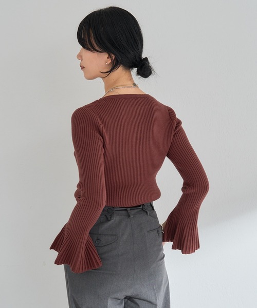 SHENERY（シーナリー）の「フレアスリーブリブニット（ニット/セーター・レディース・ネイビー/ブラウン/オフホワイト/カーキ・FREE）」の21枚目の写真