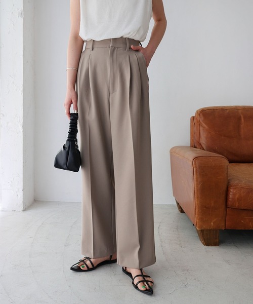 andme（アンドミー）の「とろみハイウエスト2タックワイドパンツ（スラックス・レディース・ブラック/アイボリー/グレー/ダークベージュ/スモークピンク/ネイビー/ブラウン/グレイッシュベージュ/パープル・M/L）」の6枚目の写真