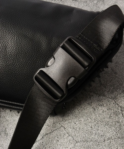 BLACK JACKALL CROWN(ブラックジャッカルクラウン)の「BLACK JACKALL CROWN スタッズ デコレーション ボディバッグ ミニショルダーバッグ(ボディバッグ/ウエストポーチ・メンズ・ブラック・FREE)」の8枚目の写真