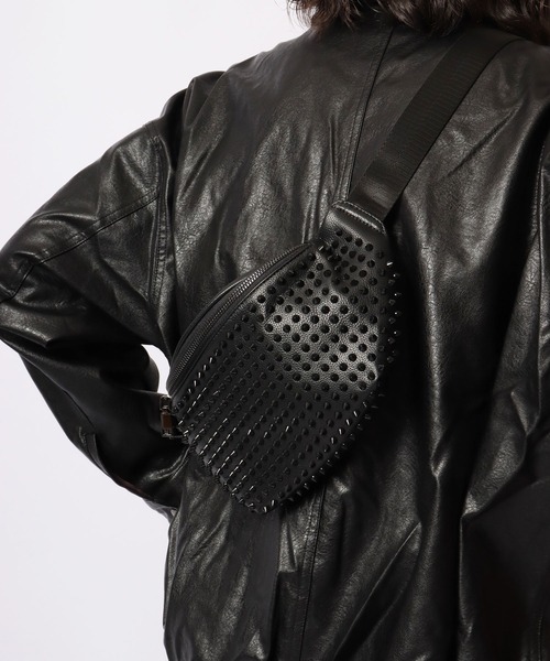 BLACK JACKALL CROWN(ブラックジャッカルクラウン)の「BLACK JACKALL CROWN スタッズ デコレーション ボディバッグ ミニショルダーバッグ(ボディバッグ/ウエストポーチ・メンズ・ブラック・FREE)」の16枚目の写真