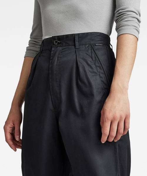 G-STAR(ジースター)の「PLEATED HIGH WAIST CHINO/ハイウエストチノ(チノパンツ・レディース・ブラック系その他/ダークオリーブ・27inch/26inch/25inch/24inch)」の6枚目の写真