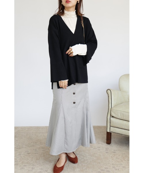 &. NOSTALGIA(アンドドットノスタルジア)の「【ZOZO限定】ディープVネックニットプルオーバー(ニット/セーター・レディース・ブラック/グレイッシュベージュ・FREE)」の16枚目の写真