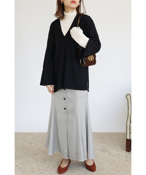 &. NOSTALGIA(アンドドットノスタルジア)の「【ZOZO限定】ディープVネックニットプルオーバー(ニット/セーター・レディース・ブラック/グレイッシュベージュ・FREE)」の17枚目の写真