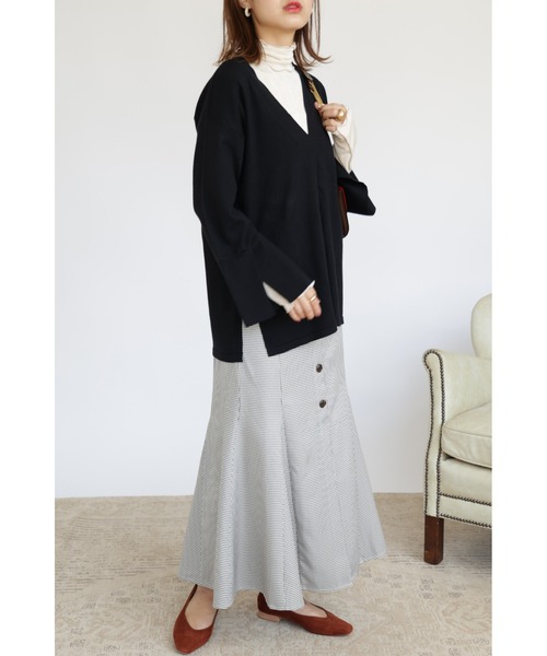 &. NOSTALGIA(アンドドットノスタルジア)の「【ZOZO限定】ディープVネックニットプルオーバー(ニット/セーター・レディース・ブラック/グレイッシュベージュ・FREE)」の18枚目の写真