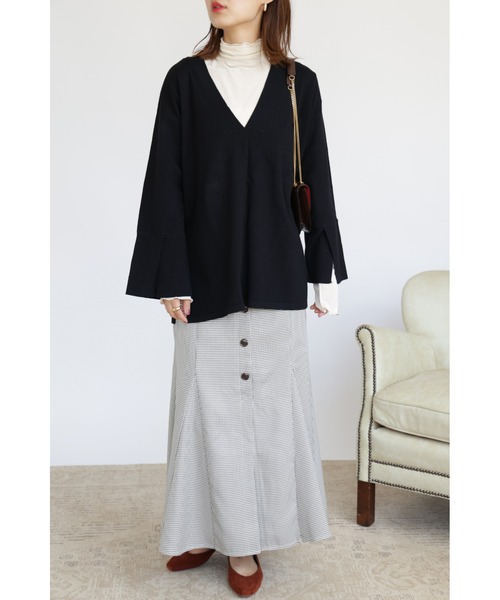 &. NOSTALGIA(アンドドットノスタルジア)の「【ZOZO限定】ディープVネックニットプルオーバー(ニット/セーター・レディース・ブラック/グレイッシュベージュ・FREE)」の21枚目の写真