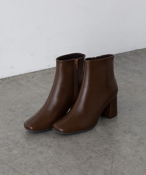 COLONY 2139（コロニートゥーワンスリーナイン）の「スクエアトゥショートブーツ（ブーツ・レディース・ダークブラウン/アイボリー/ブラック・SMALL/MEDIUM/LARGE）」の13枚目の写真