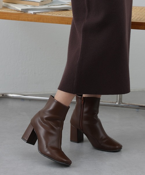 COLONY 2139（コロニートゥーワンスリーナイン）の「スクエアトゥショートブーツ（ブーツ・レディース・ダークブラウン/アイボリー/ブラック・SMALL/MEDIUM/LARGE）」の18枚目の写真