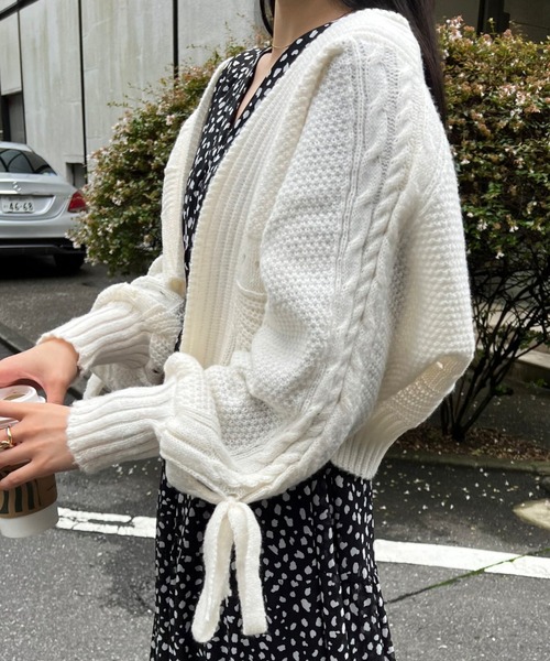 ACYM（アシーム）の「Lace up knit カーディガン（カーディガン/ボレロ・レディース・ホワイト/ブラック・FREE）」の2枚目の写真