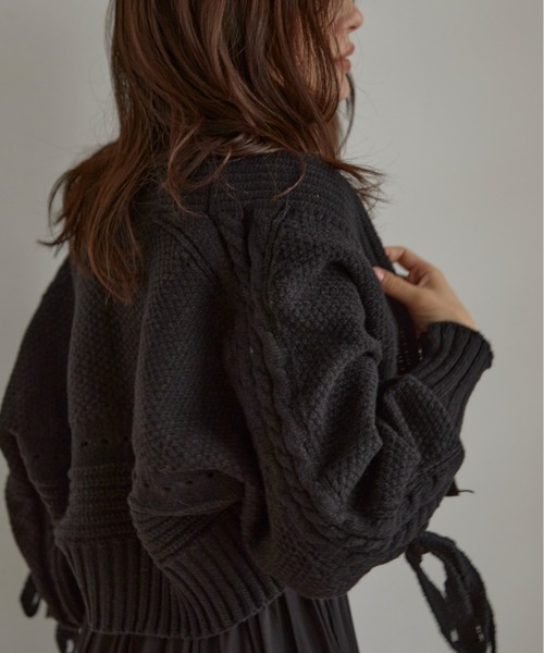 ACYM（アシーム）の「Lace up knit カーディガン（カーディガン/ボレロ・レディース・ホワイト/ブラック・FREE）」の3枚目の写真
