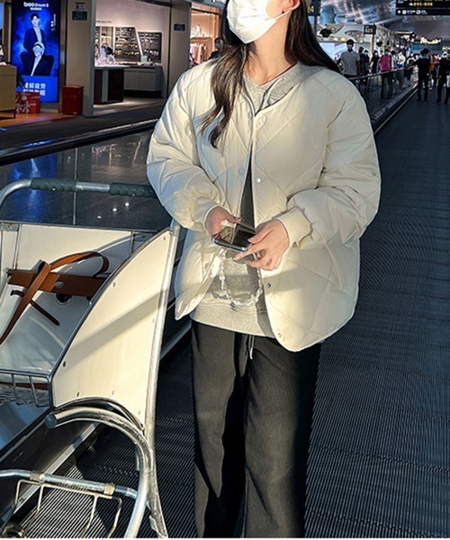 by muni:r（バイ ムニール）の「ノーカラーキルティングダウンジャケット（ダウンジャケット/コート・レディース・カーキブラウン/アイボリー/ブラック・FREE）」の10枚目の写真