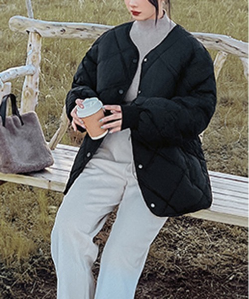 by muni:r（バイ ムニール）の「ノーカラーキルティングダウンジャケット（ダウンジャケット/コート・レディース・カーキブラウン/アイボリー/ブラック・FREE）」の13枚目の写真