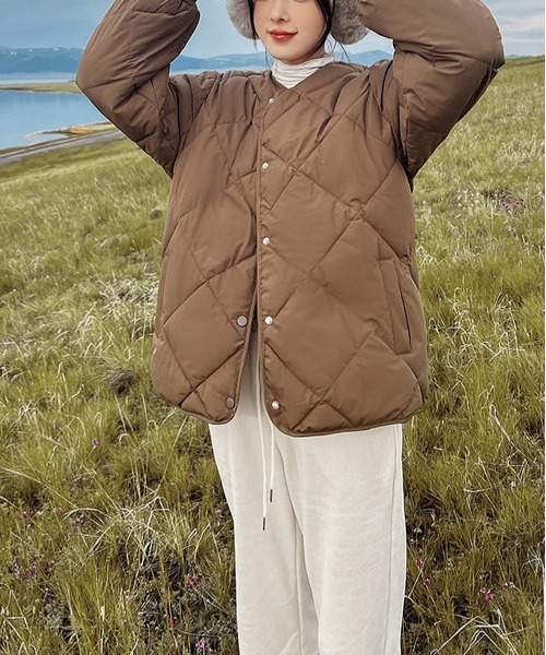 by muni:r（バイ ムニール）の「ノーカラーキルティングダウンジャケット（ダウンジャケット/コート・レディース・カーキブラウン/アイボリー/ブラック・FREE）」の18枚目の写真