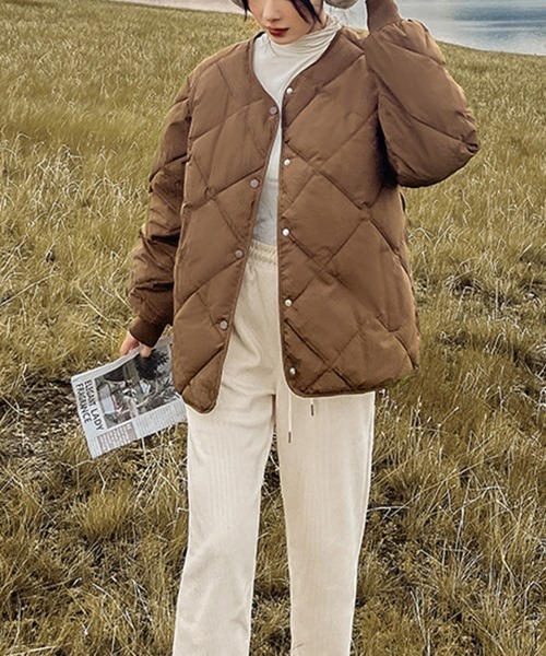 by muni:r（バイ ムニール）の「ノーカラーキルティングダウンジャケット（ダウンジャケット/コート・レディース・カーキブラウン/アイボリー/ブラック・FREE）」の20枚目の写真